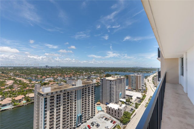 5 of 67 - 2101 S Ocean Dr 2707, Hollywood, FL