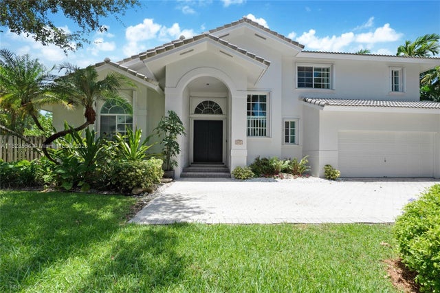 3 of 33 - 6670 Sw 69th Ln, South Miami, FL