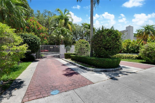 4 of 33 - 6670 Sw 69th Ln, South Miami, FL