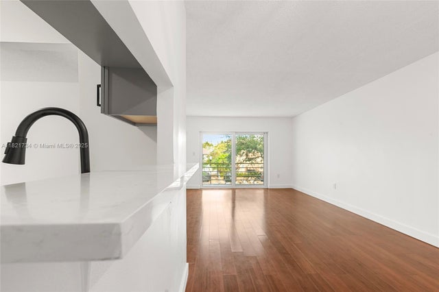 1 of 27 - 1912 Monroe St 201, Hollywood, FL