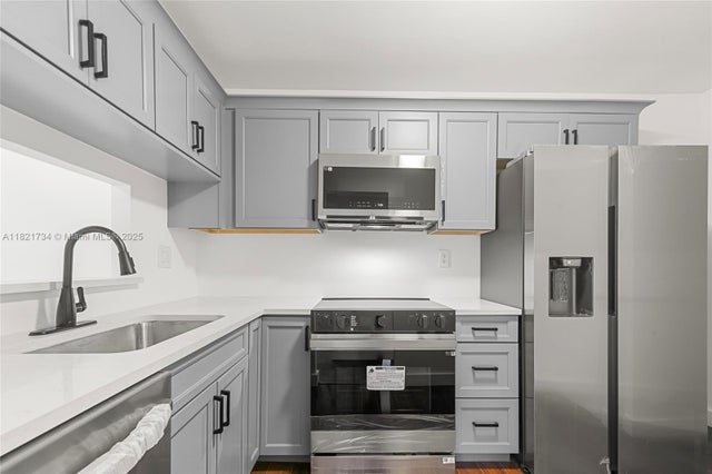 3 of 27 - 1912 Monroe St 201, Hollywood, FL