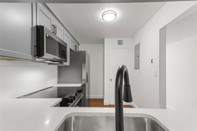 5 of 27 - 1912 Monroe St 201, Hollywood, FL