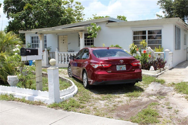 1 of 8 - 5661 Sw 41st St, West Park, FL