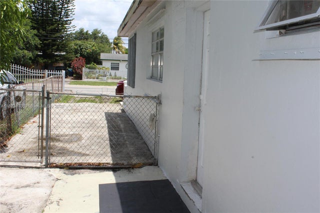 3 of 8 - 5661 Sw 41st St, West Park, FL