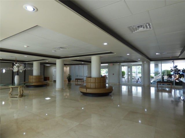 4 of 12 - 5005 Collins Ave 202, Miami Beach, FL