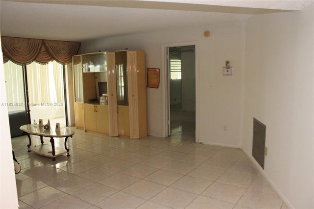 3 of 21 - 4090 Nw 42nd Ave 106, Lauderdale Lakes, FL