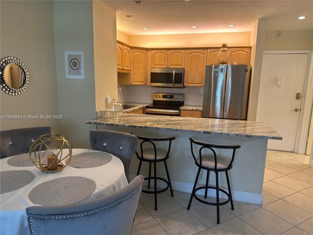 1 of 25 - 1520 Mckinley St 103e, Hollywood, FL