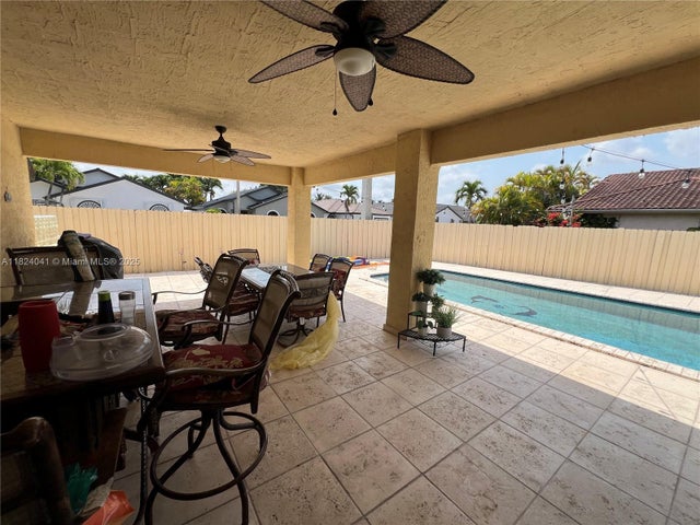 4 of 6 - 14300 Sw 52nd St, Miami, FL