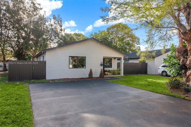 1 of 30 - 309 Se 3rd Ave, Hallandale Beach, FL
