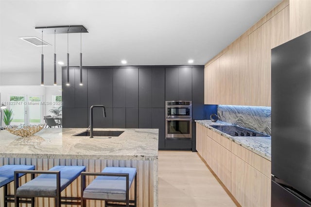 3 of 70 - 11530 Ne 7th Ave, Biscayne Park, FL