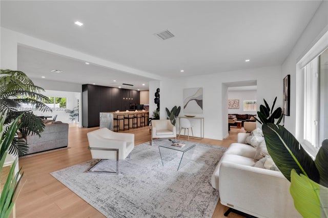 4 of 70 - 11530 Ne 7th Ave, Biscayne Park, FL