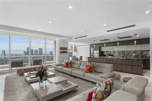 6000 Island Blvd Ph7, Aventura