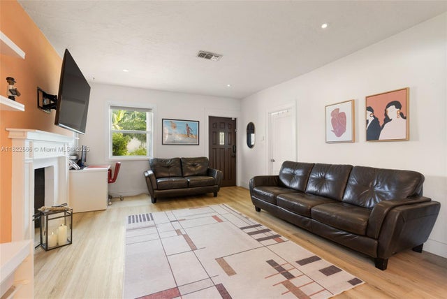 4 of 19 - 3422 Sw 25th St, Miami, FL