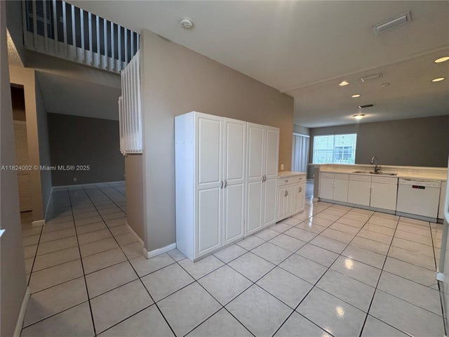 4 of 32 - 833 Stanton Dr, Weston, FL