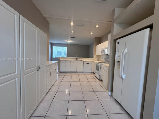 5 of 32 - 833 Stanton Dr, Weston, FL