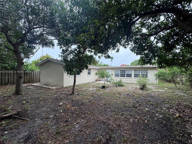 2 of 18 - 423 Sw 10th Ave, Boynton Beach, FL