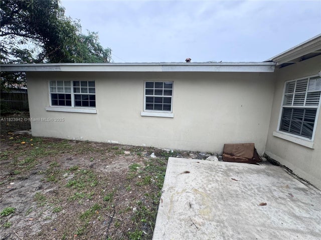 3 of 18 - 423 Sw 10th Ave, Boynton Beach, FL