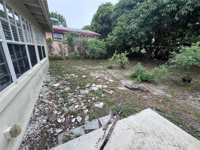 4 of 18 - 423 Sw 10th Ave, Boynton Beach, FL