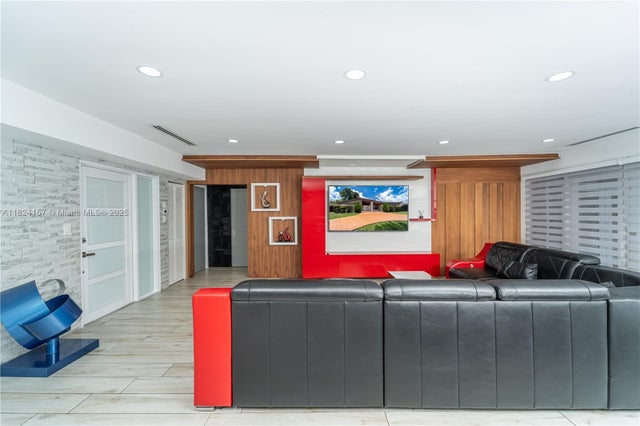 2 of 15 - 3404 Garden Ln, Miramar, FL