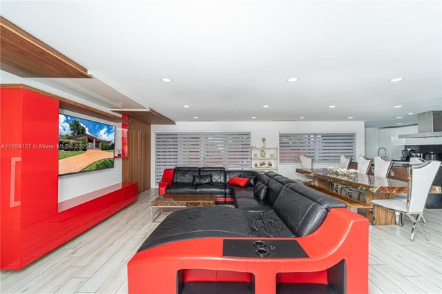 3 of 15 - 3404 Garden Ln, Miramar, FL