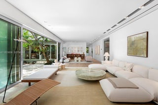 Photo of Listing #A11823836