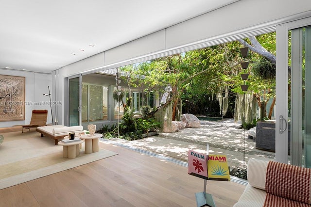4 of 35 - 11 La Gorce Cir, Miami Beach, FL