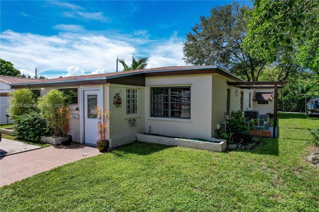 2 of 29 - 1395 Ne 178th St, North Miami Beach, FL