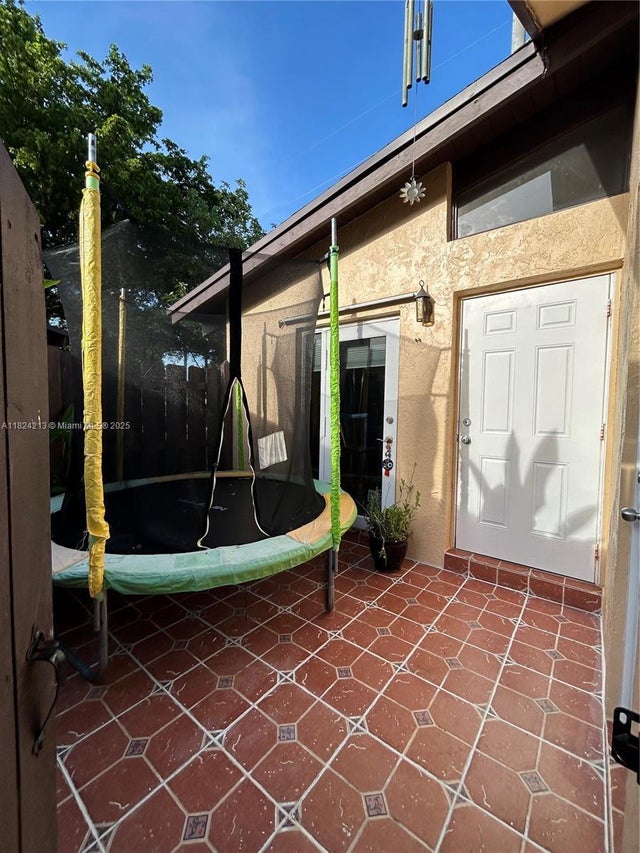 3 of 37 - 121 Briarwood Cir 1-5, Hollywood, FL