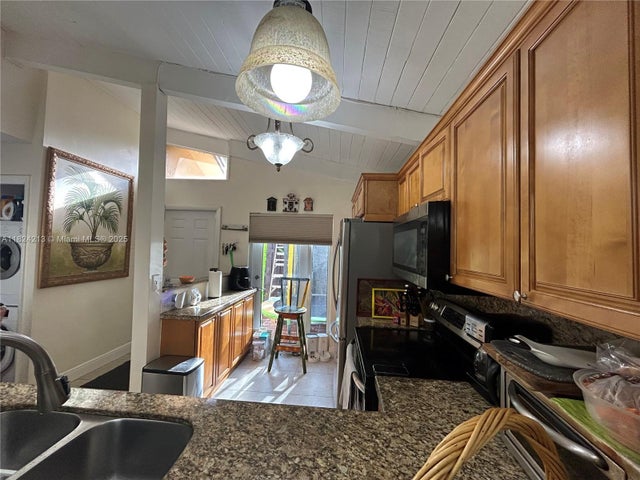 5 of 37 - 121 Briarwood Cir 1-5, Hollywood, FL