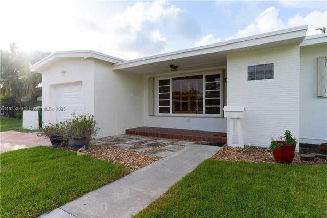 2 of 38 - 9351 Sw 53rd St, Miami, FL