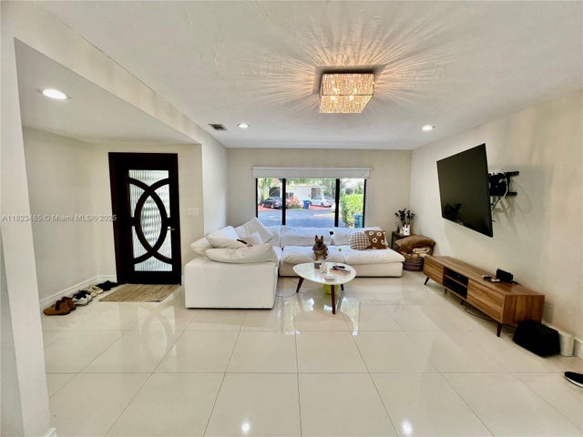 4 of 28 - 7643 Sw 102nd Pl, Miami, FL