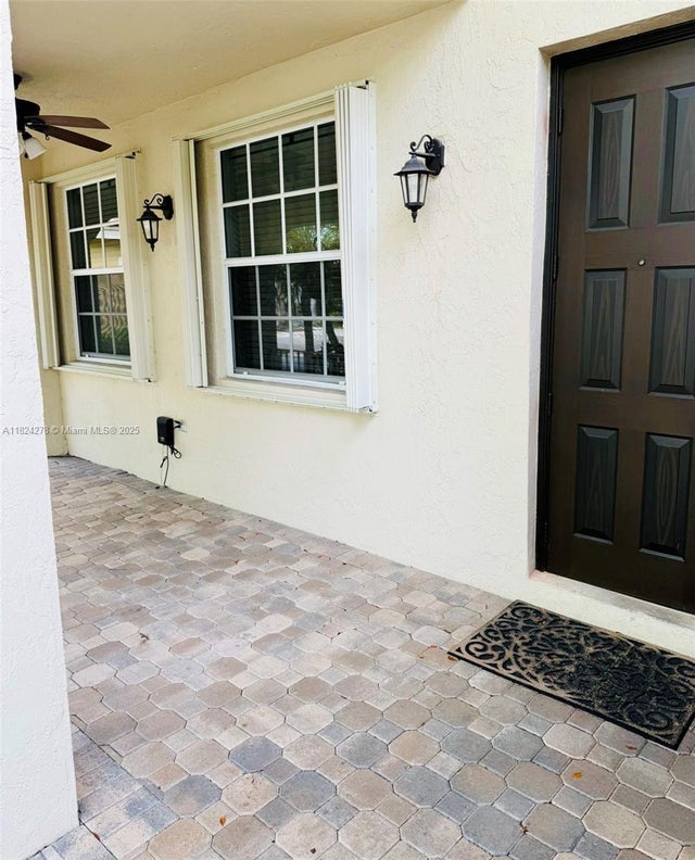 4 of 22 - 1325 Chenille Cir, Weston, FL