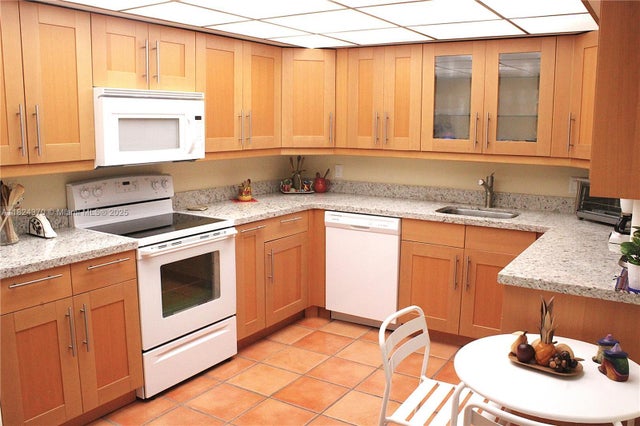 4 of 31 - 16475 Golf Club Rd 201, Weston, FL