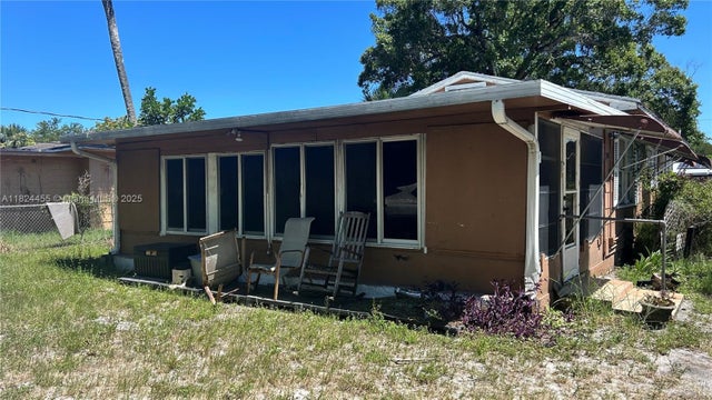 2 of 3 - 314 S 17th St, Fort Pierce, FL