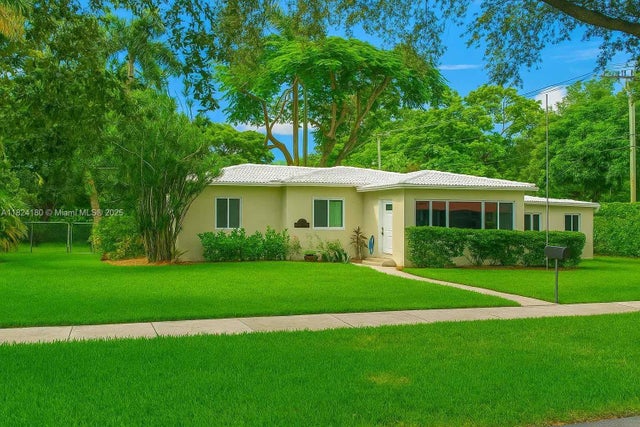 1 of 16 - 324 La Villa Dr, Miami Springs, FL