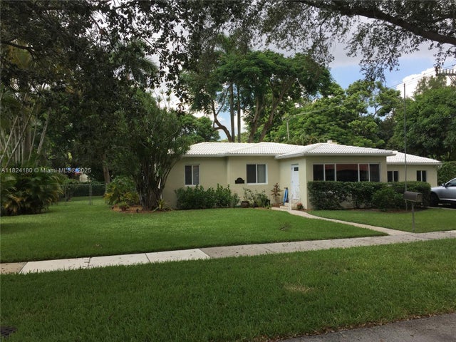 4 of 16 - 324 La Villa Dr, Miami Springs, FL