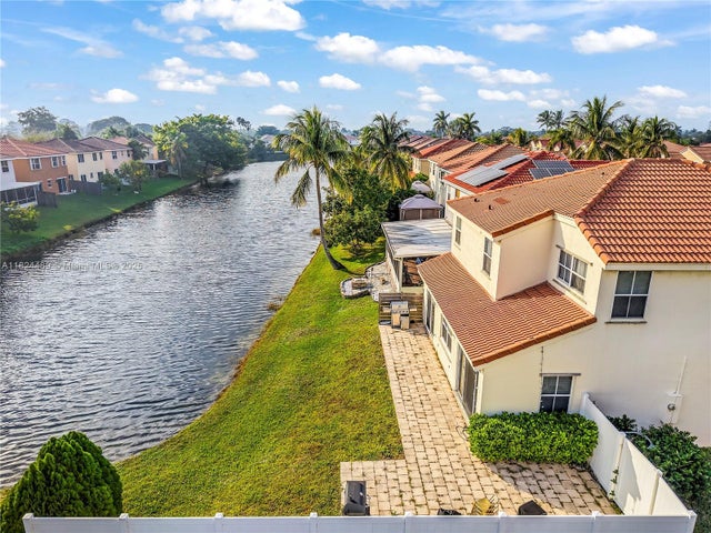2 of 18 - 7400 Viscaya Cir, Margate, FL