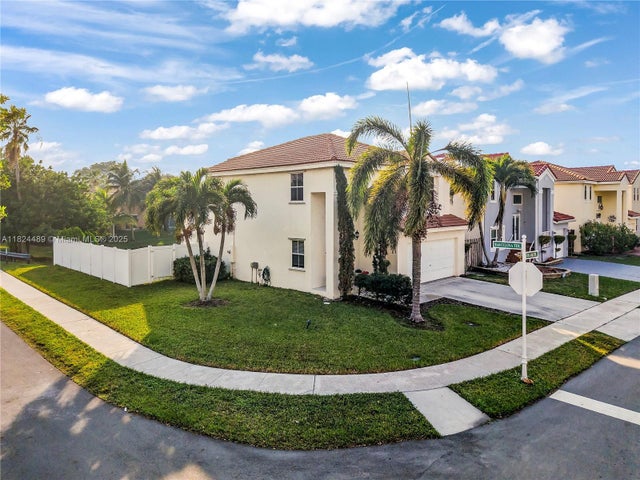 3 of 18 - 7400 Viscaya Cir, Margate, FL