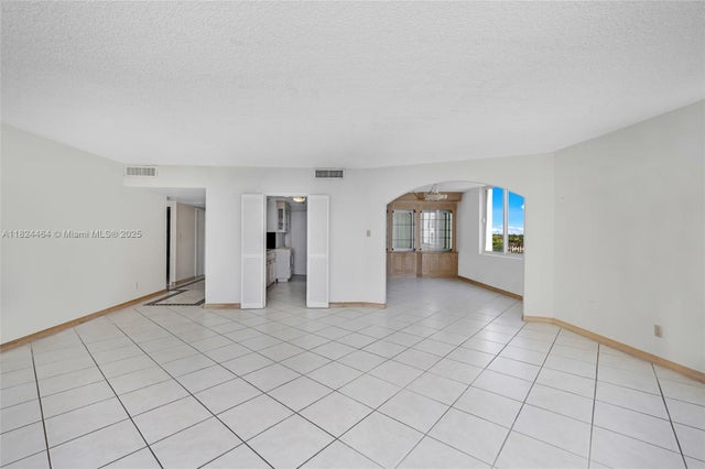 4 of 81 - 5401 Collins Ave 419, Miami Beach, FL