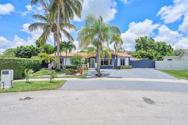 2 of 49 - 12121 Sw 107th St, Miami, FL