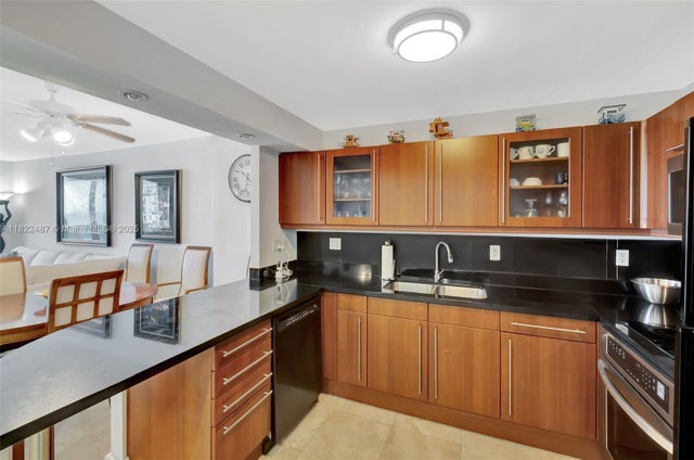 4 of 46 - 2301 Collins Ave 1425, Miami Beach, FL