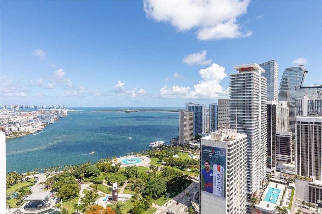 244 Biscayne Blvd 4107, Miami