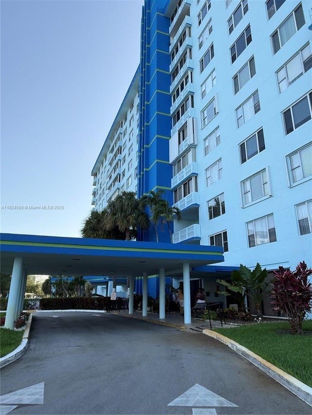 2 of 33 - 4001 Hillcrest Dr 710, Hollywood, FL