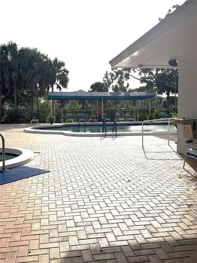 5 of 33 - 4001 Hillcrest Dr 710, Hollywood, FL