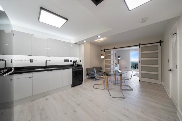 2 of 29 - 2301 Collins Ave 1130, Miami Beach, FL