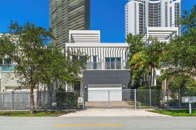 1 of 24 - 18955 Atlantic Blvd, Sunny Isles Beach, FL