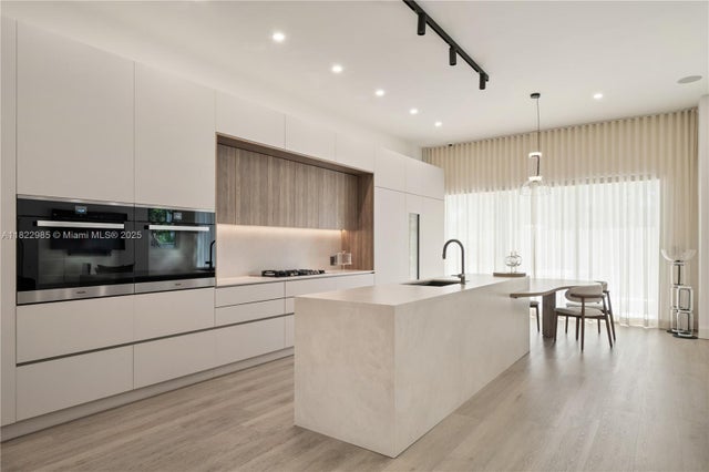 2 of 24 - 18955 Atlantic Blvd, Sunny Isles Beach, FL