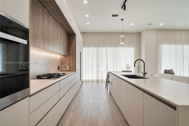 4 of 24 - 18955 Atlantic Blvd, Sunny Isles Beach, FL