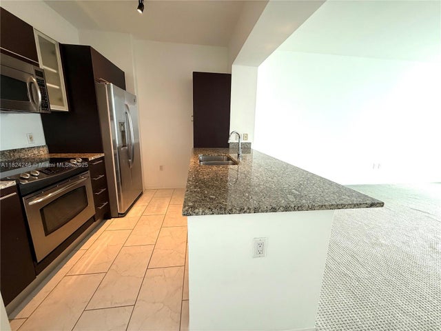 2 of 34 - 951 Brickell Ave 3703, Miami, FL