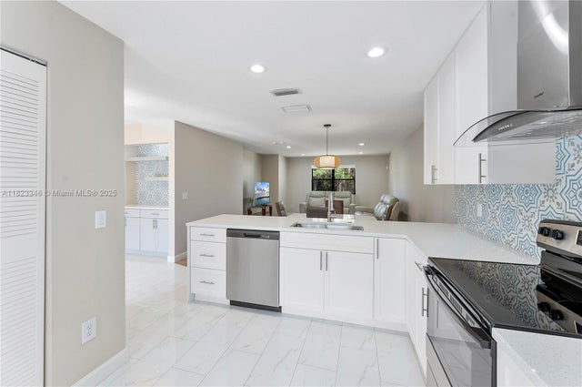 5 of 42 - 319 Elmira Ct, Royal Palm Beach, FL